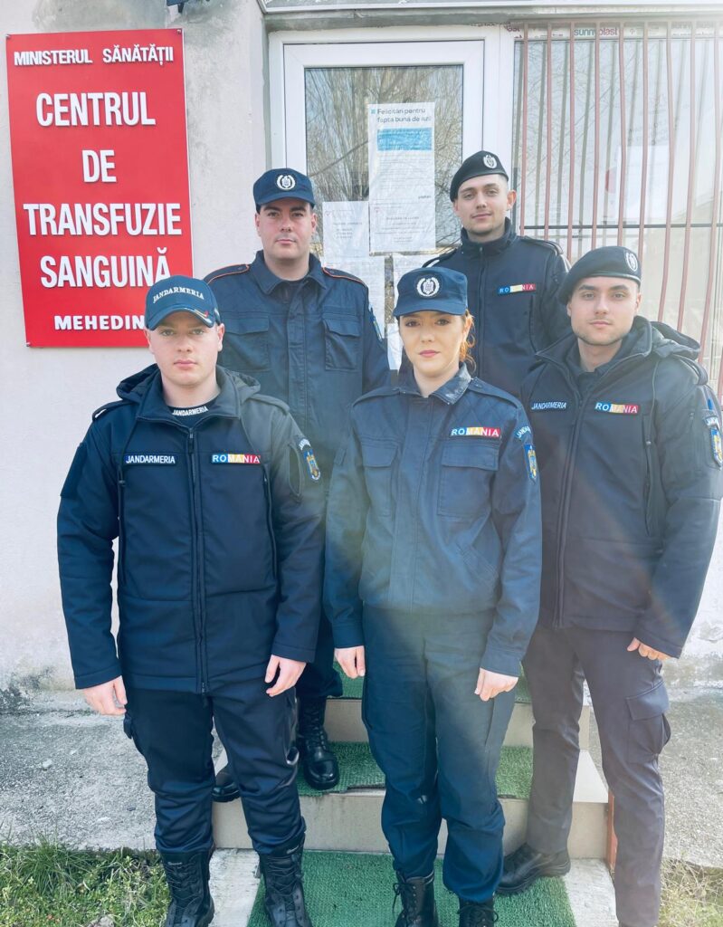 Exemplu de responsabilitate: elevi jandarmi donează sânge