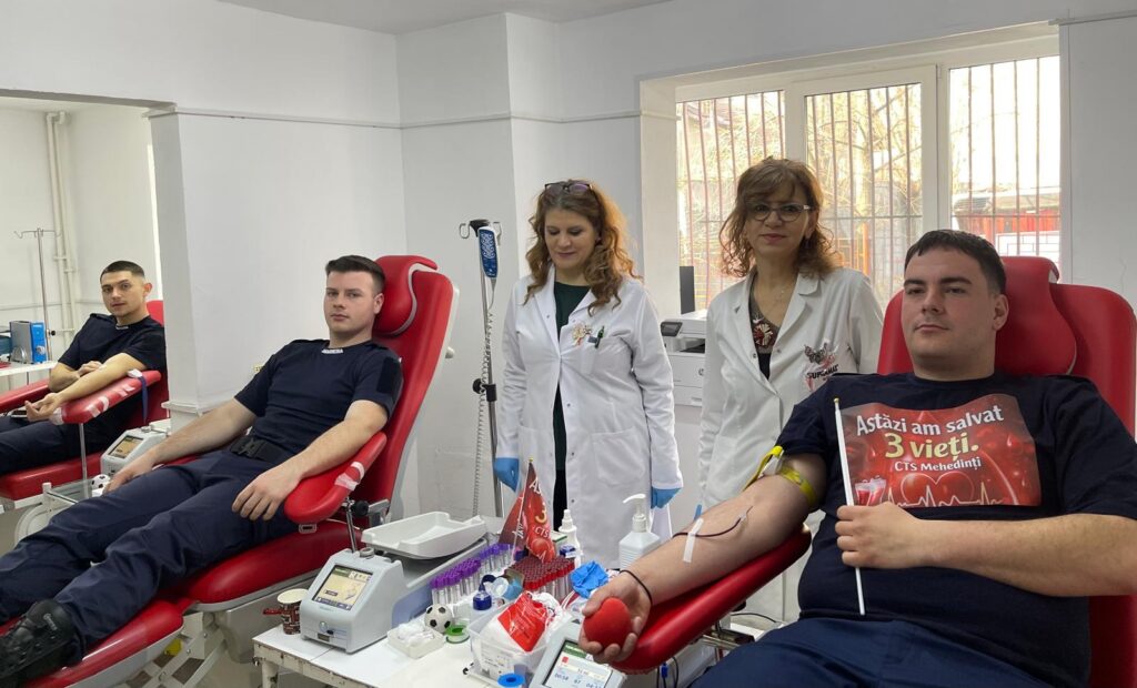 Exemplu de responsabilitate: elevi jandarmi donează sânge