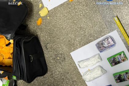 Flagrant la Craiova: droguri ascunse în cutii de chipsuri