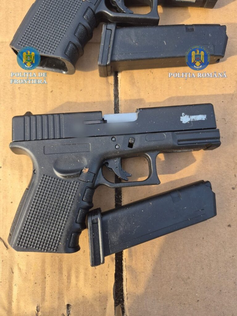 Arsenal descoperit la Calafat: 106 pistoale într-un camion