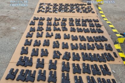 Arsenal descoperit la Calafat: 106 pistoale într-un camion