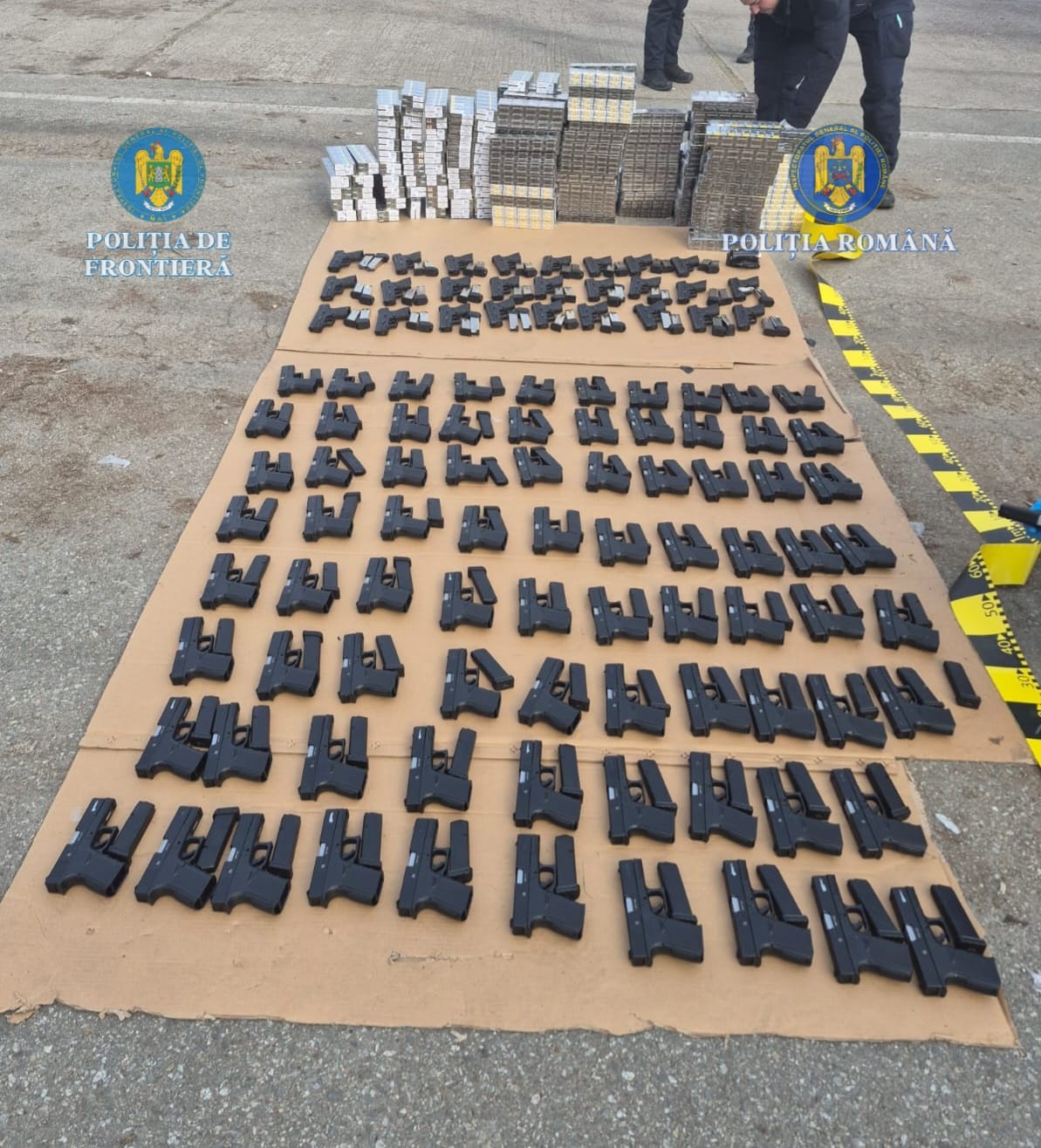 Arsenal descoperit la Calafat: 106 pistoale într-un camion
