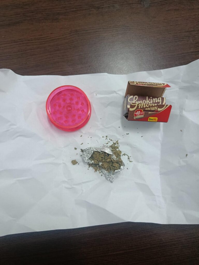 Severin: Tânăr prins cu substanțe psihoactive - Jurnalul Olteniei – Știri din Craiova și Oltenia Severin: Tânăr prins cu substanțe psihoactive