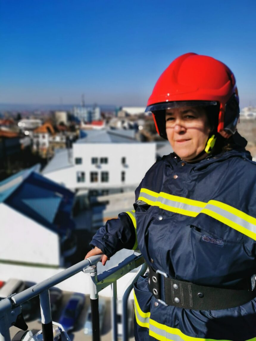 Curaj la feminin: Irina Tutunaru, femeia pompier care inspiră o comunitate
