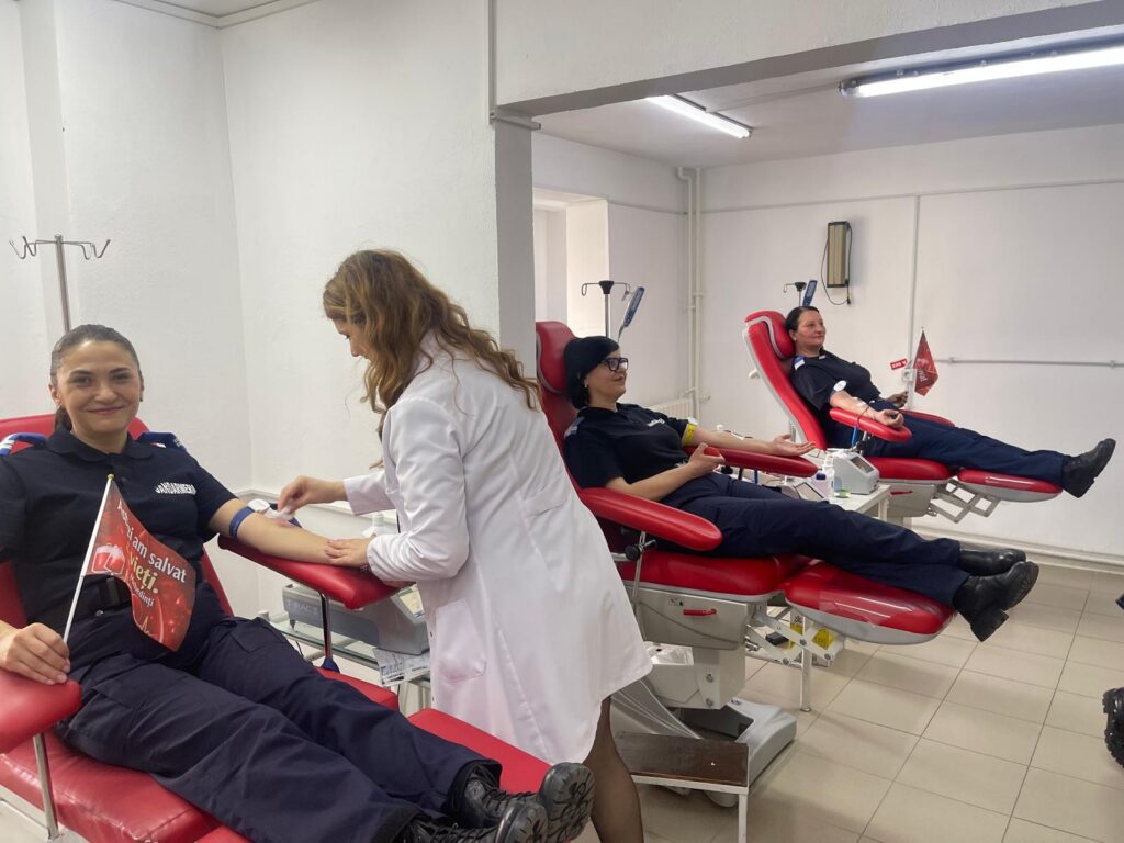 Jandarmii din Mehedinți donează sânge pentru viață