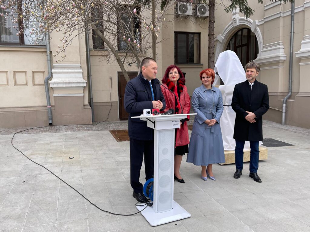 Craiova: Bustul lui Grigore Vieru, dezvelit la Aman