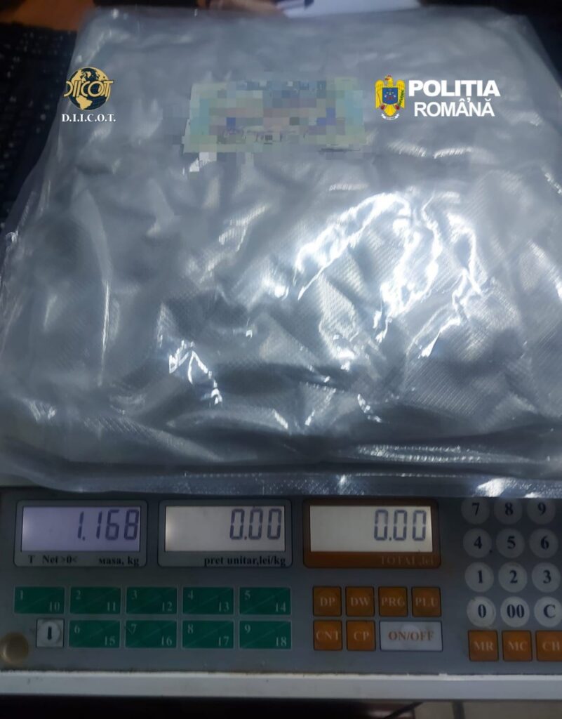 Droguri găsite la controlul rutier: Un kilogram de canabis - Jurnalul Olteniei – Știri din Craiova și Oltenia Droguri găsite la controlul rutier: Un kilogram de canabis