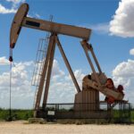 Haos pe piețe: Prețul petrolului trece de 100 $