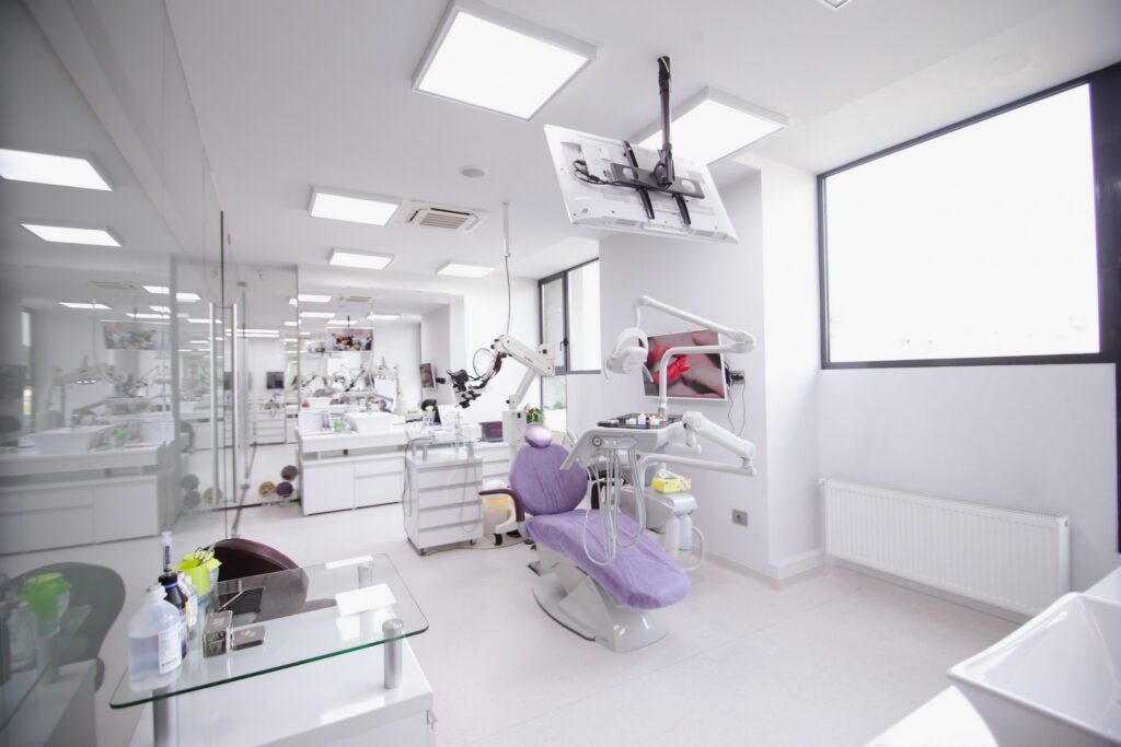 white kiss - Jurnalul Olteniei – Știri din Craiova și Oltenia Curaj la feminin: Lucia Obeidat - lecțiile unui medic dedicat