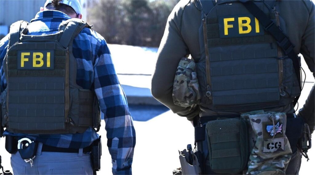 Agenți FBI. Fotografie cu caracter ilustrativ. Sursa: Facebook/ FBI – Federal Bureau of Investigation - Jurnalul Olteniei – Știri din Craiova și Oltenia Agenți FBI. Fotografie cu caracter ilustrativ. Sursa: Facebook/ FBI – Federal Bureau of Investigation
