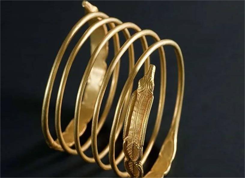 Oana Țoiu: Coiful de aur și brățările dacice revin acasă