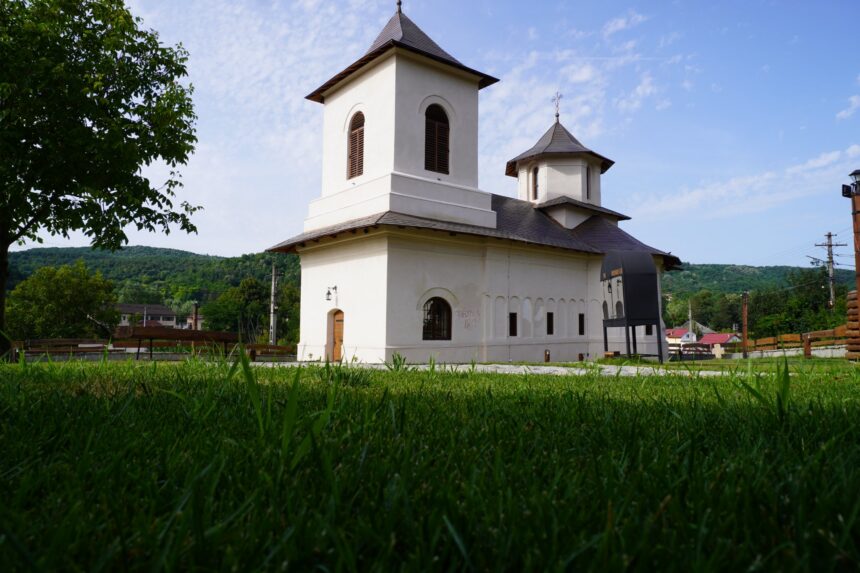 Ocnele Mari: 12 biserici cu o istorie fascinantă