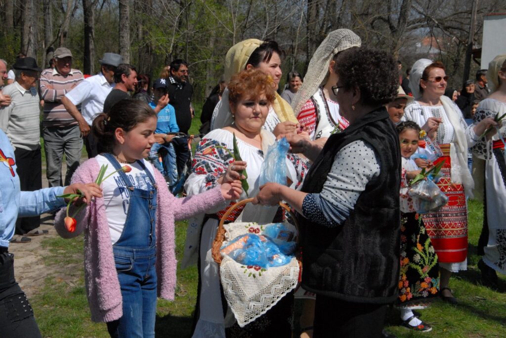 Tradiții de Paște în Oltenia: Hora de pomană - Jurnalul Olteniei – Știri din Craiova și Oltenia Tradiții de Paște în Oltenia: Hora de pomană
