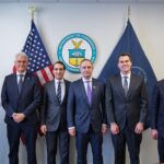 Ministrul Finanțelor, Alexandru Nazare, în timpul unei întâlniri cu oficiali americani. Foto: Facebook / Alexandru Nazare