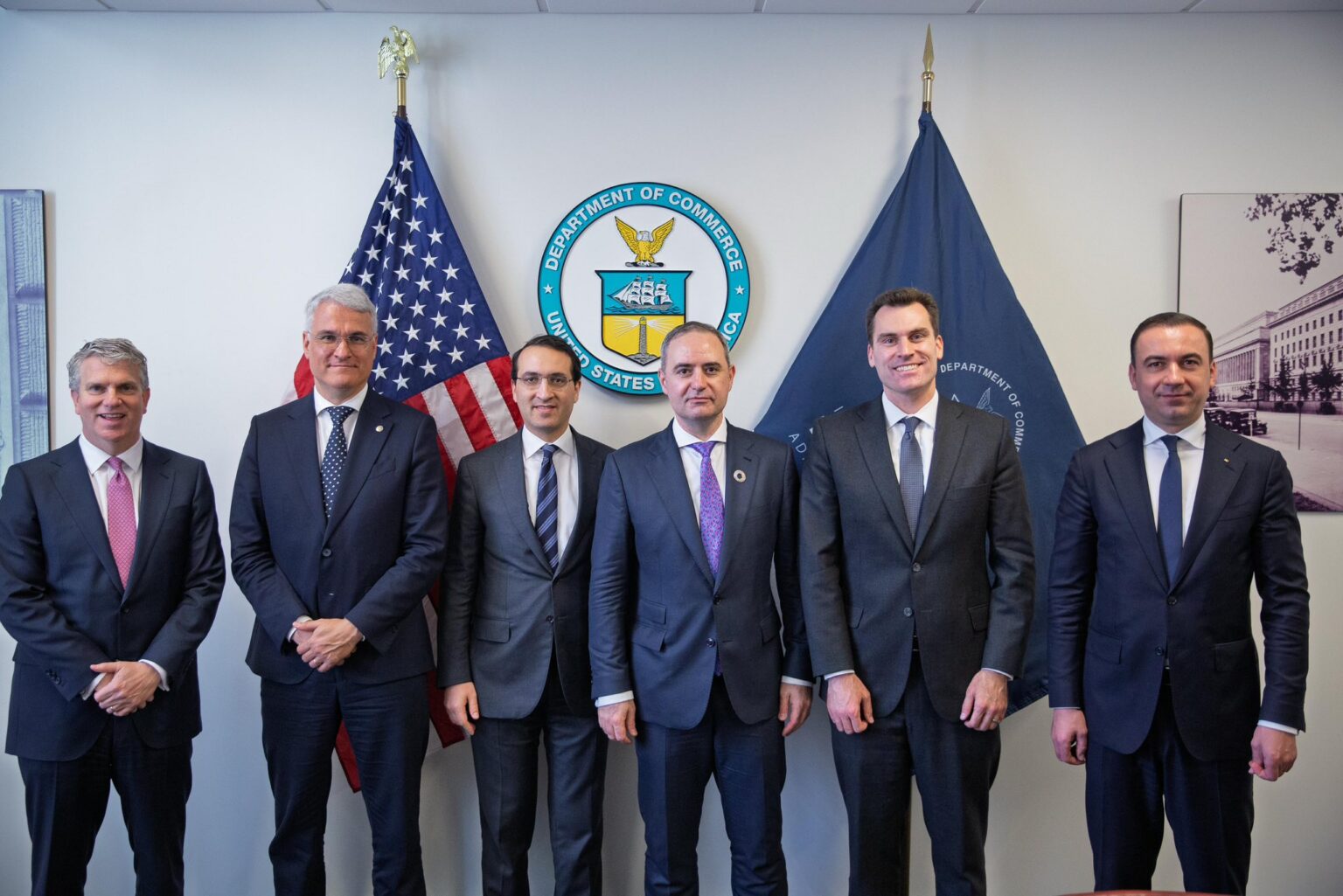 Ministrul Finanțelor, Alexandru Nazare, în timpul unei întâlniri cu oficiali americani. Foto: Facebook / Alexandru Nazare