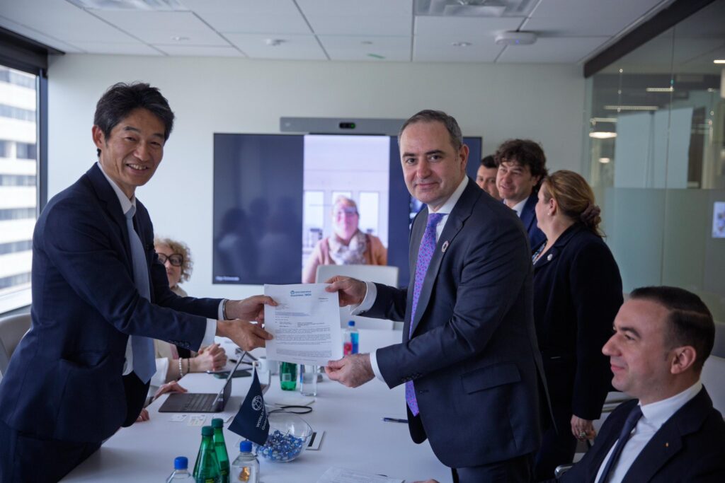 Ministrul Finanțelor, Alexandru Nazare, în timpul unei întâlniri cu oficiali americani. Foto: Facebook / Alexandru Nazare 