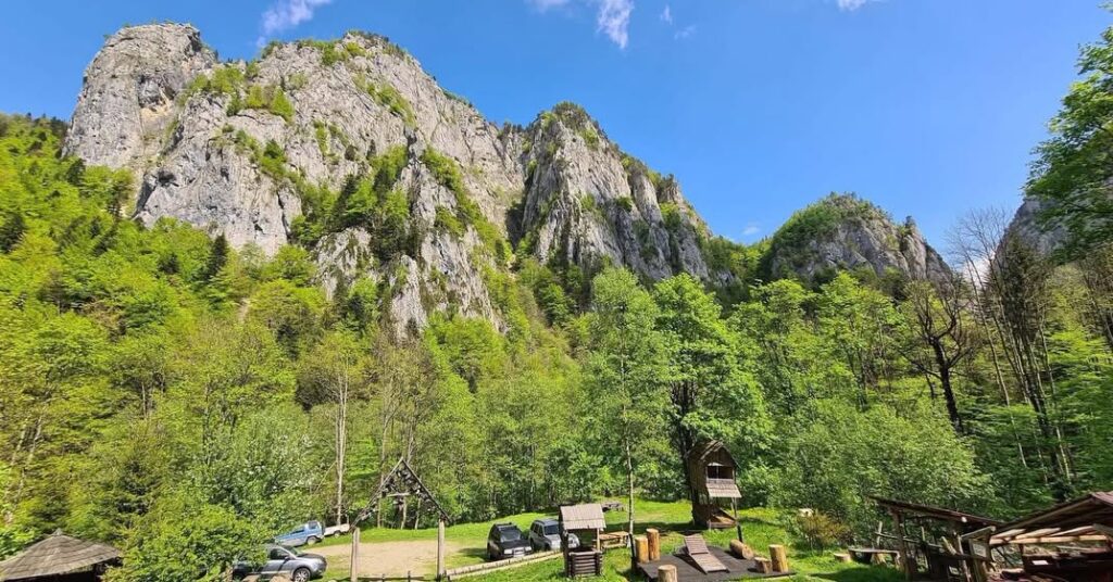 Masivul Buila-Vânturariţa. Foto: Facebook/Centrul Național de Informare și Promovare Turistică Vâlcea