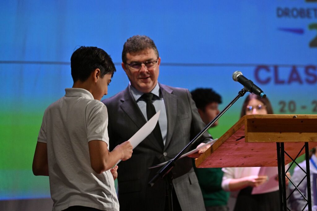 Premii la Olimpiada de Biologie în Mehedinți