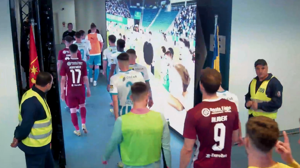 Demonstrație de forță pe stadionul „Ion Oblemenco”. Universitatea Craiova redevine favorită în lupta pentru titlu