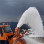 Drumarii deszăpezesc Transalpina pentru redeschidere