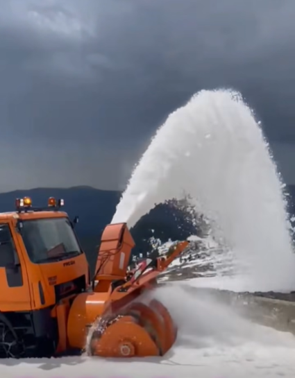 Drumarii deszăpezesc Transalpina pentru redeschidere - Jurnalul Olteniei – Știri din Craiova și Oltenia Drumarii deszăpezesc Transalpina pentru redeschidere