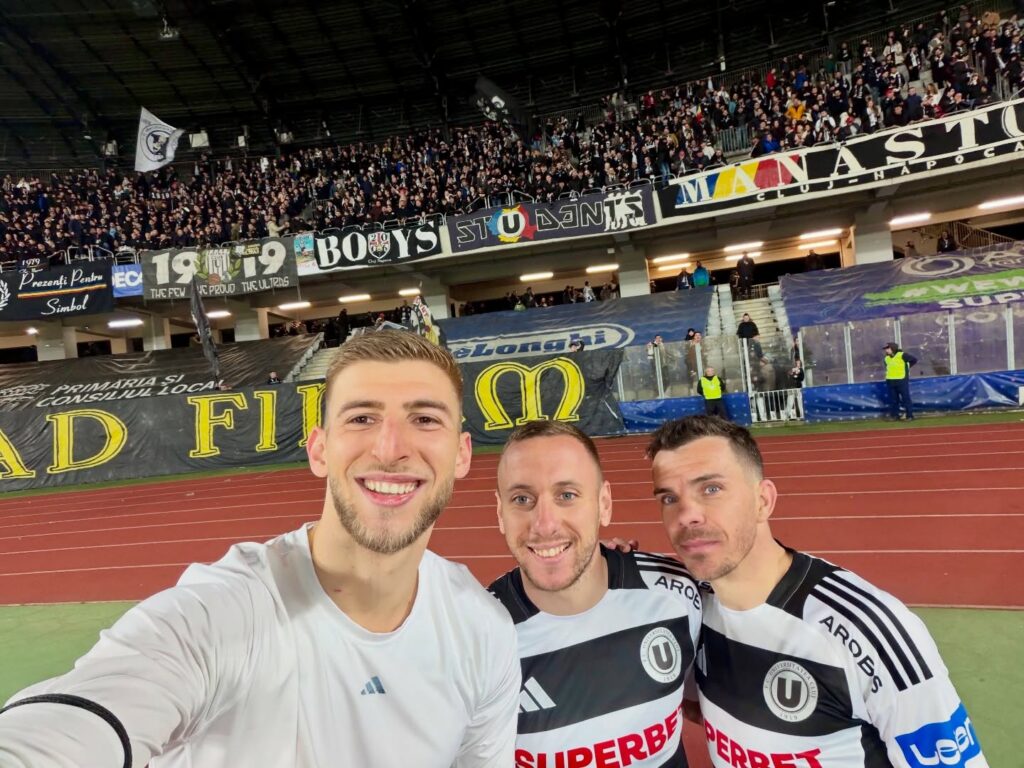 Jovo Lukic, vedetă în fața Universității Craiova