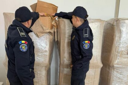 Peste o tonă de tutun descoperită de polițistii de frontieră