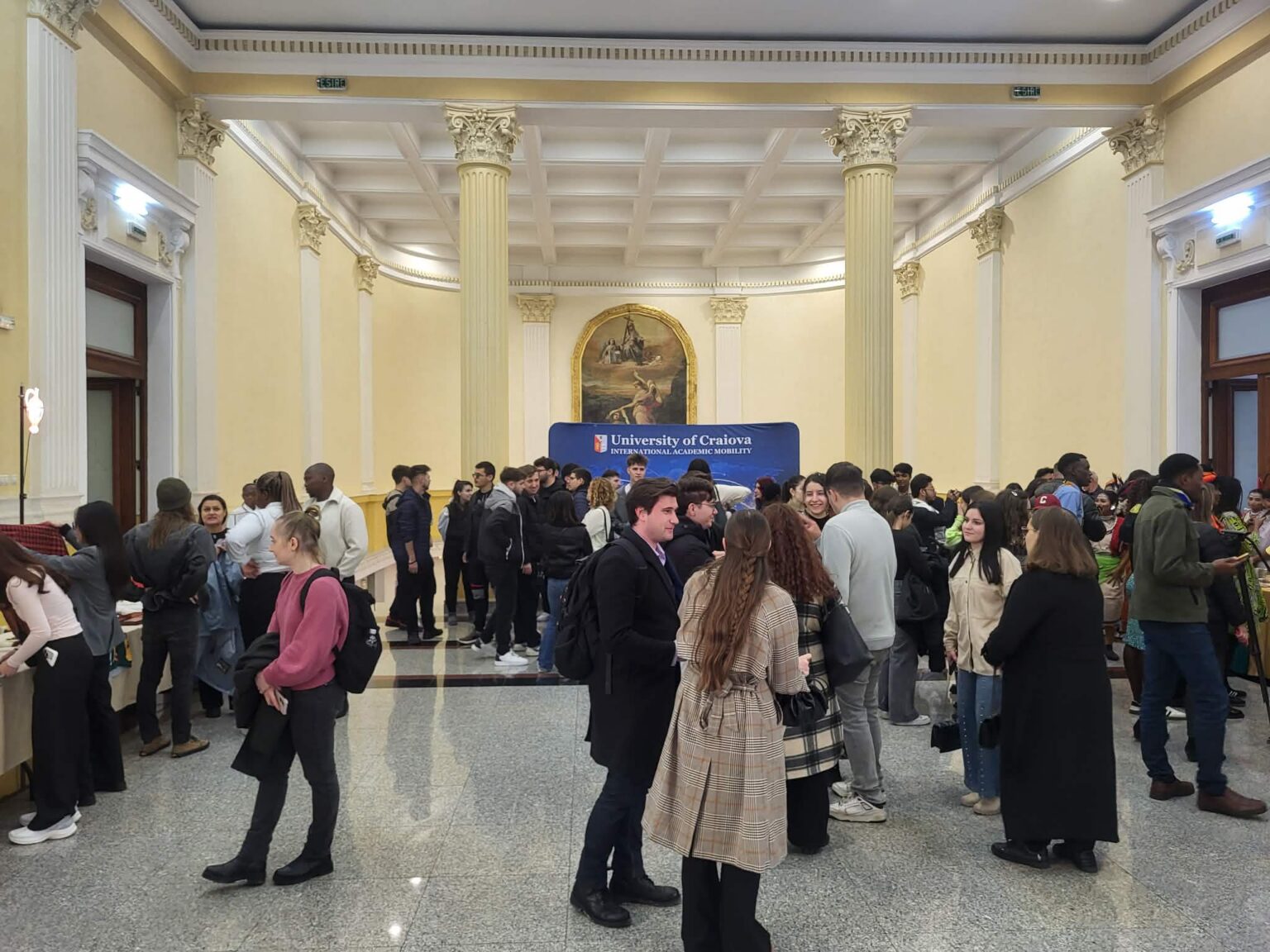 Universitatea din Craiova a devenit hub global Tineri din 30 de țări au ajuns în Bănie - Jurnalul Olteniei – Știri din Craiova și Oltenia Universitatea din Craiova a devenit hub global Tineri din 30 de țări au ajuns în Bănie