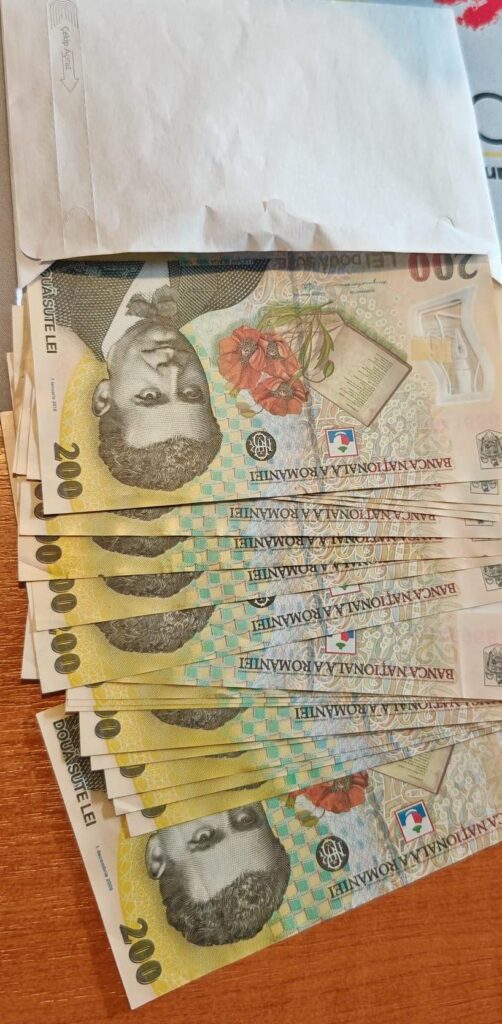 Bani uitați în gară: 4.000 de lei recuperați în Vâlcea