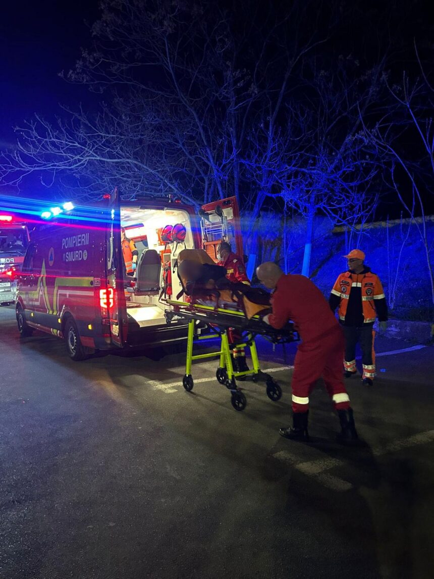 Incendiu în Râmnicu Vâlcea: Jandarmi în misiune de salvare