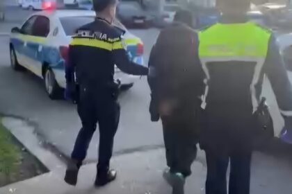 Craiova: Minoră lovită cu un trafalet în tramvai