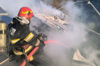 Incendiu la Mănăstirea Bistrița: intervenție masivă