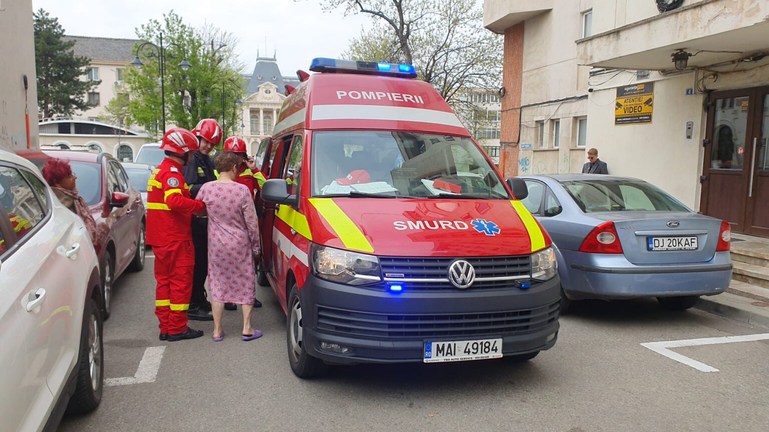 Craiova: Incendiu pe strada Romul. Două persoane salvate - Jurnalul Olteniei – Știri din Craiova și Oltenia Craiova: Incendiu pe strada Romul. Două persoane salvate