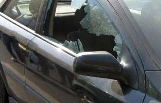 Târgujian reținut după ce a distrus o mașină