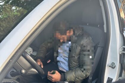 Gorj: Hoț prins dormind în mașina pe care o jefuia