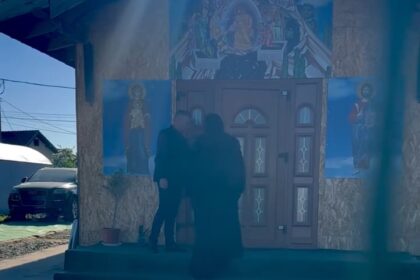 Scandal într-o biserică privată din Târgu Jiu. Doi preoți s-au luat la bătaie în fața enoriașilor