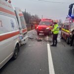 Accident rutier pe DN 67D Lelești: patru autoturisme implicate, trei persoane rănite