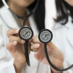 Medicii rezidenți vor să plece din România