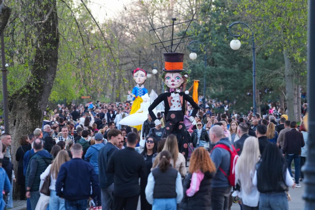 parada deschiderea Târgului de Paște din Craiova - Jurnalul Olteniei – Știri din Craiova și Oltenia