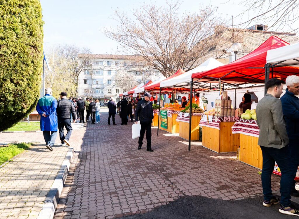 piata producatroilor olteni 666013968_122181892412796405_7634057502825903330_n - Jurnalul Olteniei – Știri din Craiova și Oltenia