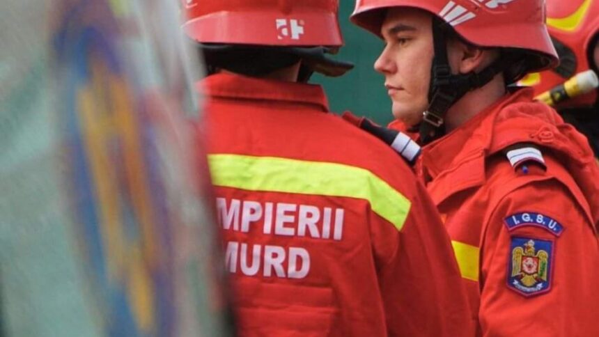 Intervenție de urgență ISU: persoană urcată pe acoperiș, amenință că se aruncă în gol