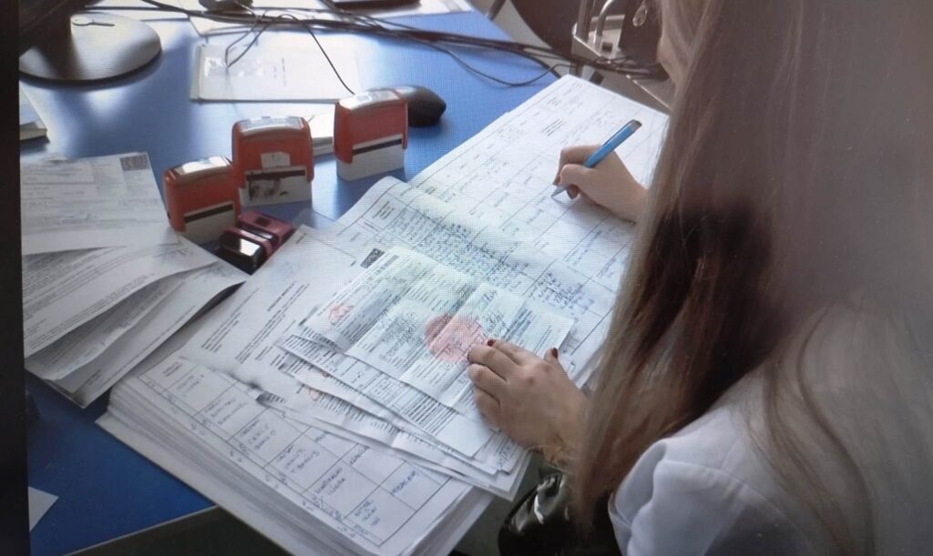 Semnele ignorate care arată că alcoolul îți afectează ficatul