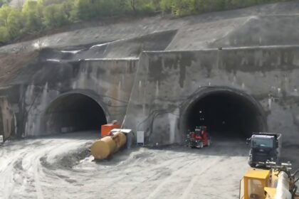 Primul tunel de pe Valea Oltului a fost străpuns. Foto: Captură video