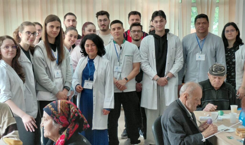 Studenții din Craiova au adus bucurie seniorilor de la cămin