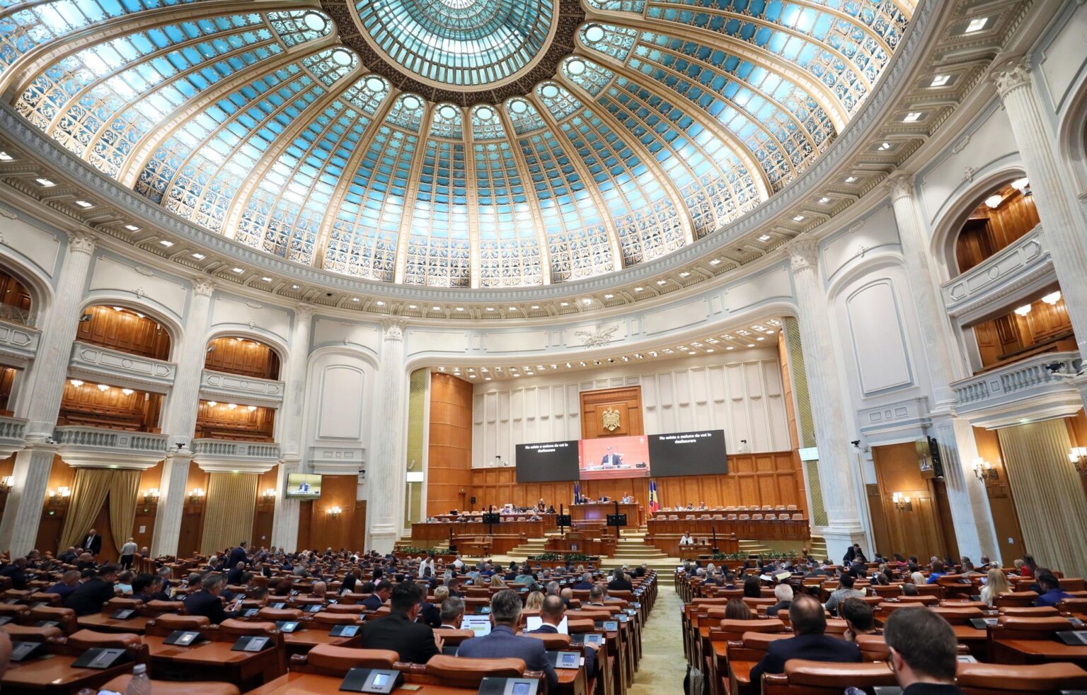 Zi decisivă pentru Guvern: Moțiunea, la vot în Parlament. Foto: Facebook