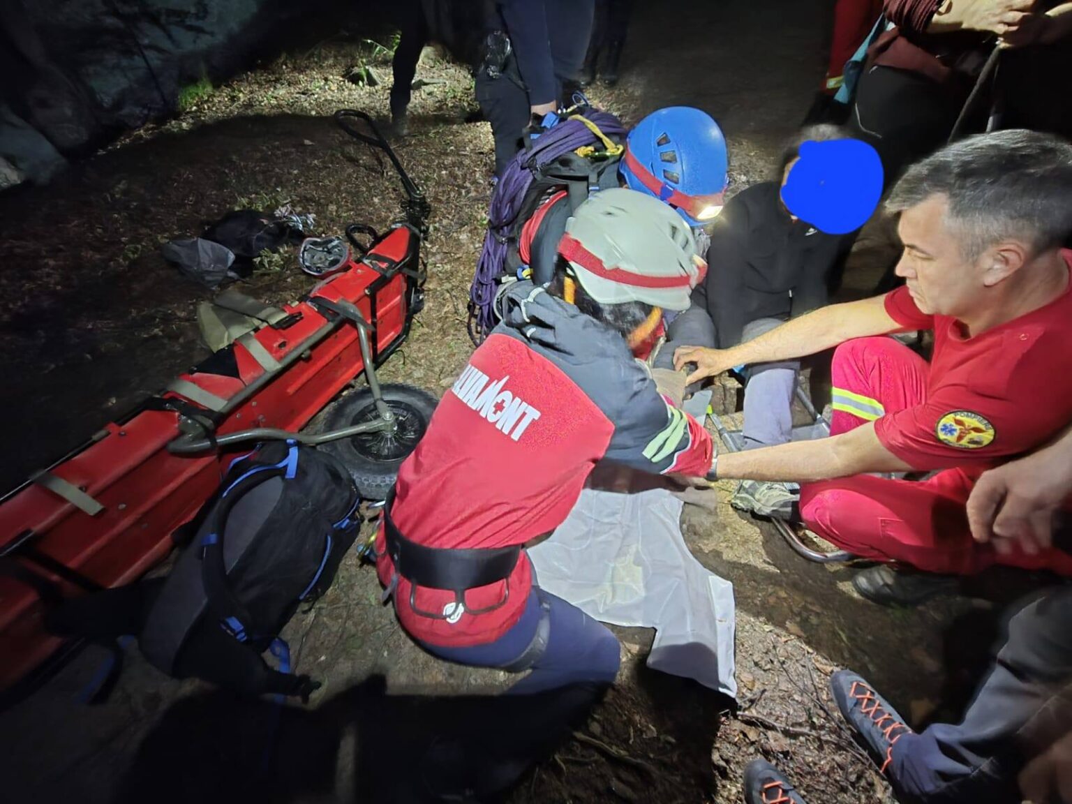 Turistă salvată după un accident în Munții Vâlcii
