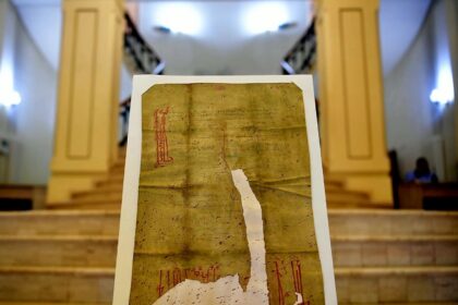 Documentul care atestă pentru prima dată Craiova, expus la Muzeul Olteniei