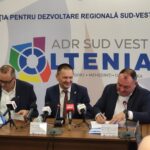 Trei contracte de finanțare pentru investiții în infrastructura educațională din Băilești semnate la sediul ADR Sud-Vest Oltenia