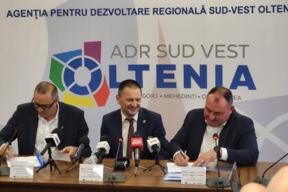 Trei contracte de finanțare pentru investiții în infrastructura educațională din Băilești semnate la sediul ADR Sud-Vest Oltenia