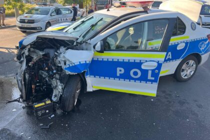 Craiova: Urmărire terminată cu accident și polițist rănit